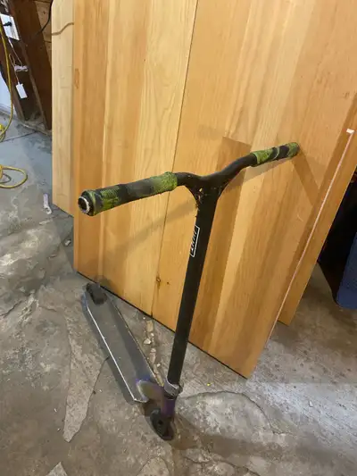 Selling a custom stunt scooter setup featuring high-end aftermarket Envy components. This is a perfe...