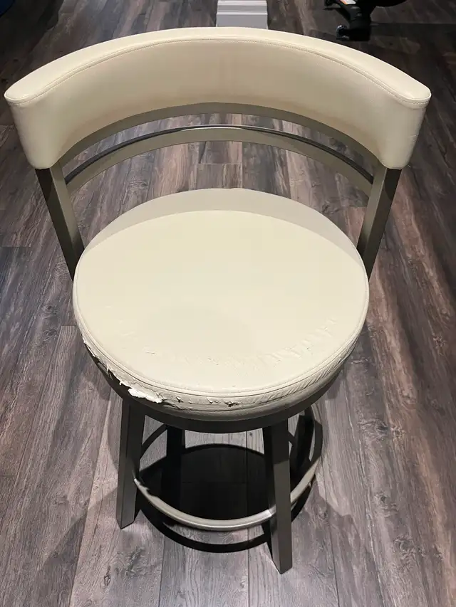 Swivel Counter Stools in Chairs & Recliners in Markham / York Region - Image 6