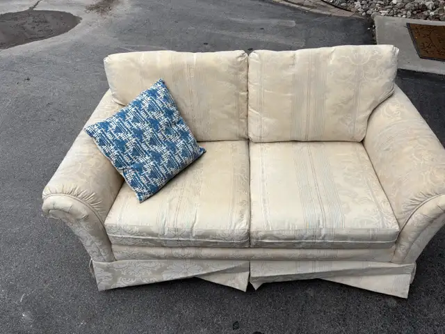 Two Seater Couch in Couches & Futons in Kingston - Image 3