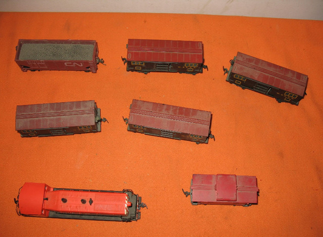 HO Train CP Rail Yard Engine Shuttle 8 Wheeler 6 Cars -Used Red in Hobbies & Crafts in Edmonton - Image 4