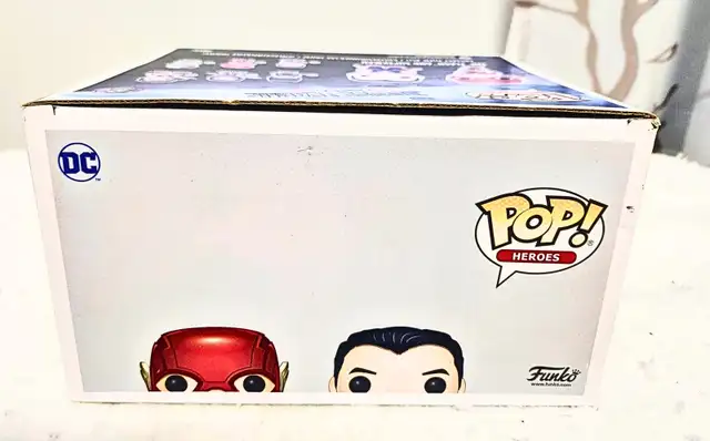 Funko Pop Superman & The Flash Vinyl Figures – 2 Pack in Arts & Collectibles in Grand Bend - Image 7