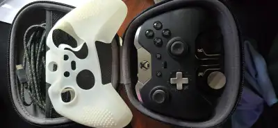 The old version, perfect condition comes with all paddles, Micro USB to USB-A Cable (since it's Gen...