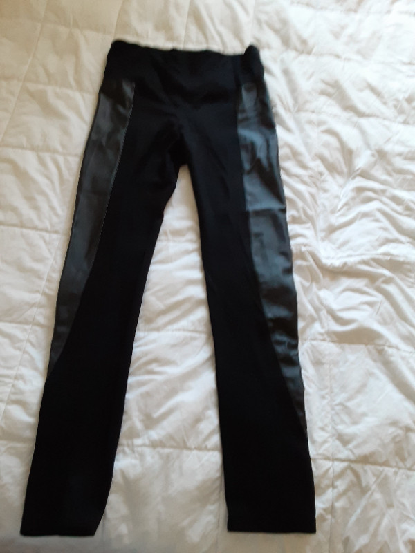 5th Avenue (Svelte) Leggings black faux cuire et spandex (neuf) dans Femmes - Pantalons et shorts  à Ville de Québec