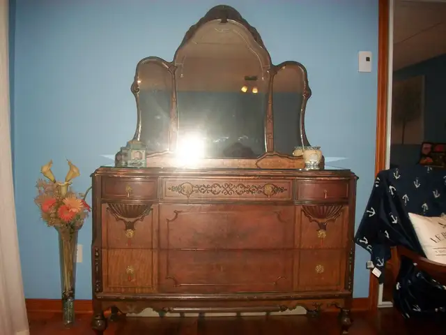 set de chambre antique in Beds & Mattresses in Drummondville - Image 5