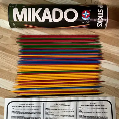 Complet, avec les instructions. Bâtons en bois. Super propre!