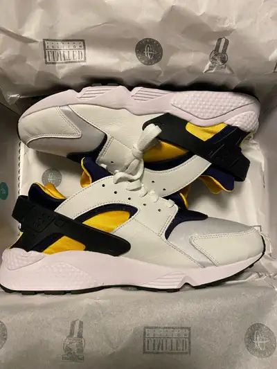 Nike Huarache Michigan sz 13, View more