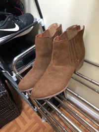 Women Short Brown Boots Size 8
