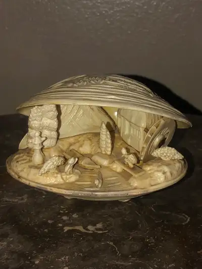 Vintage 1940 Clam Shell Diorama, View more