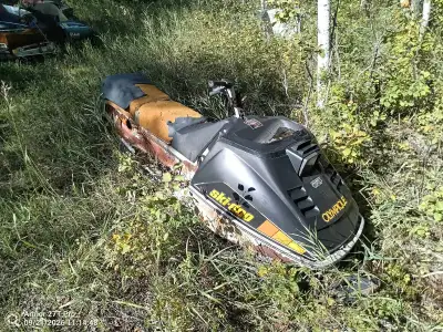Citation snowmobile. Ran years ago. Has been sitting. Pulled it over it's not seized still has lots...