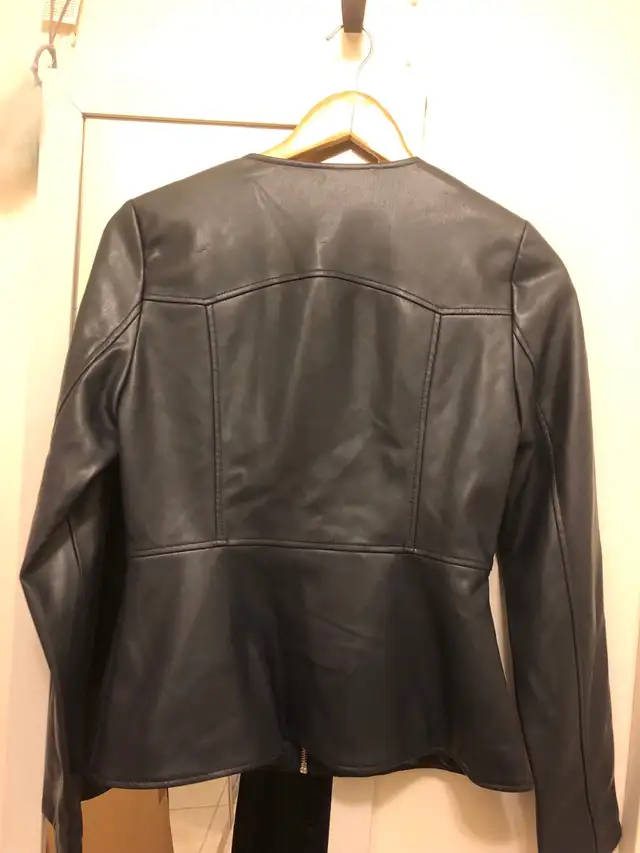 Leather jacket in Women's - Tops & Outerwear in Mississauga / Peel Region - Image 5