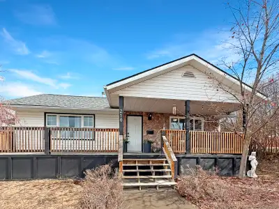 Welcome to this beautiful move-in ready home in the heart of Cranbrook! This lovingly maintained 2+1...