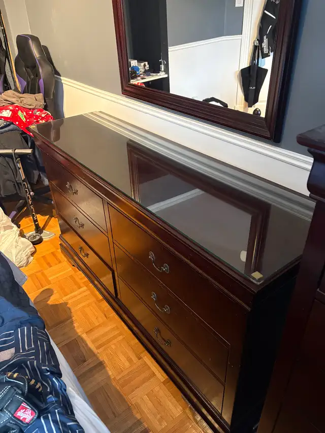 Ensemble de meubles en bois pour chambre à coucher in Dressers & Wardrobes in Longueuil / South Shore - Image 3