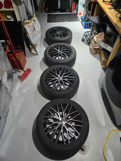 215/50 R17 Driven about 1000 km on Have mazda sensors included Toyo Extensa tires Bolt pattern is 5x...