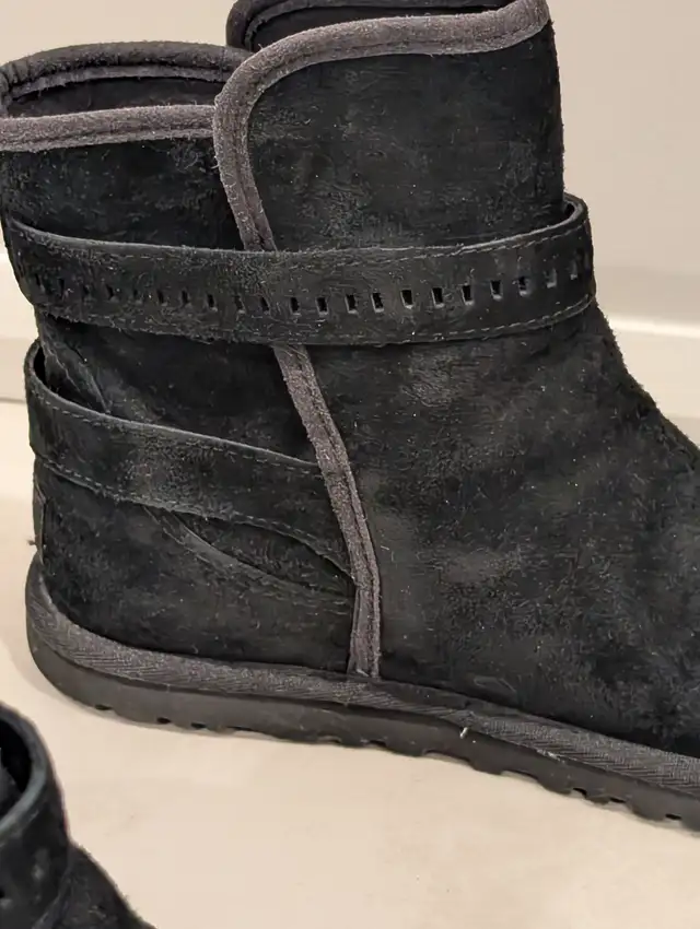 UGG Australia W Leni Black Water-Resistant Buckle Boots Size 7 in Women's - Shoes in Markham / York Region - Image 6