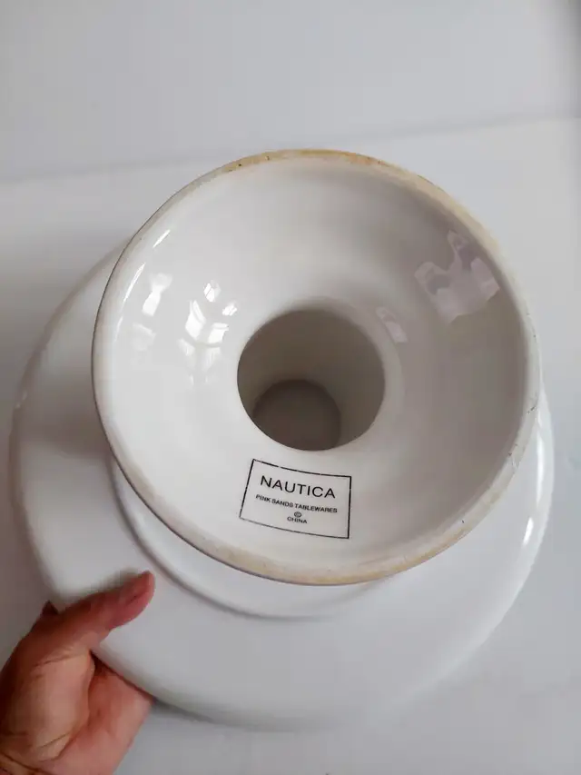 Beautiful cake stand, Nautica, Pink Sands in Kitchen & Dining Wares in Hamilton - Image 6