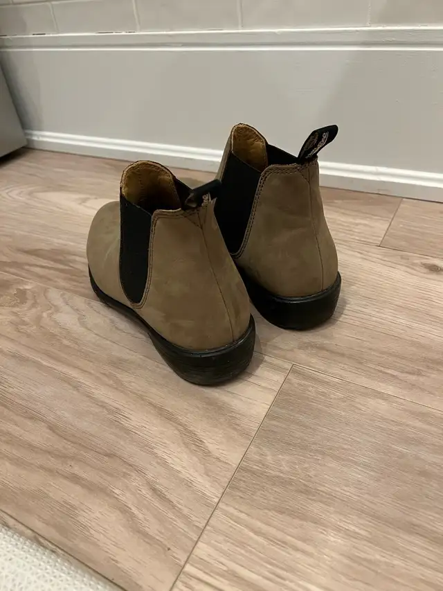 Women Blundstone Boots low heel  in Men's Shoes in Mississauga / Peel Region - Image 5