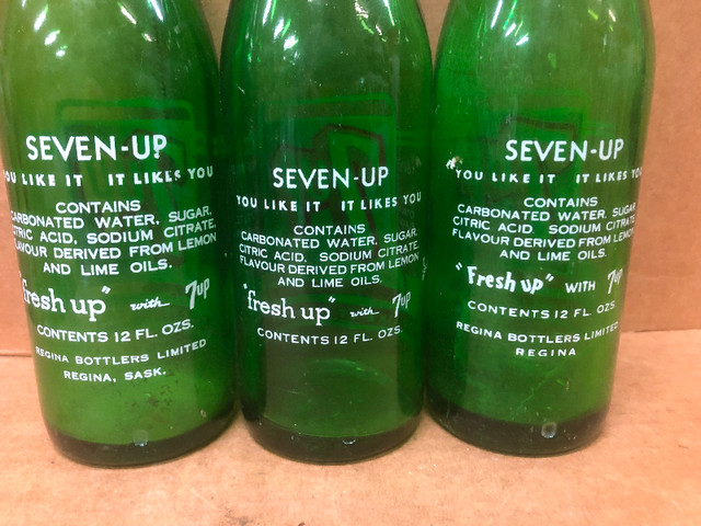 3 Vintage 7-UP Soda Pop Bottles in Arts & Collectibles in Regina - Image 4