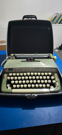 Antique Typewriter 1969 SCM Super Sterling.