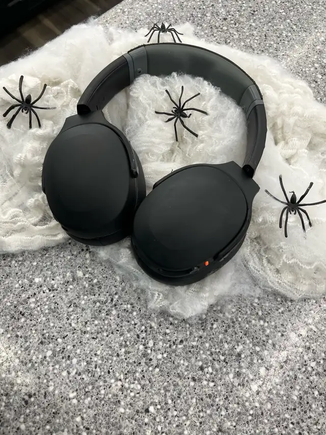 Skullcandy Crusher Evo Gen 1 Bluetooth Headphones in Headphones in City of Toronto - Image 2