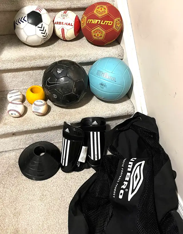 Umbro Ball Carry Bag With Various Balls & Nike Training Cones in Soccer in Cambridge - Image 2