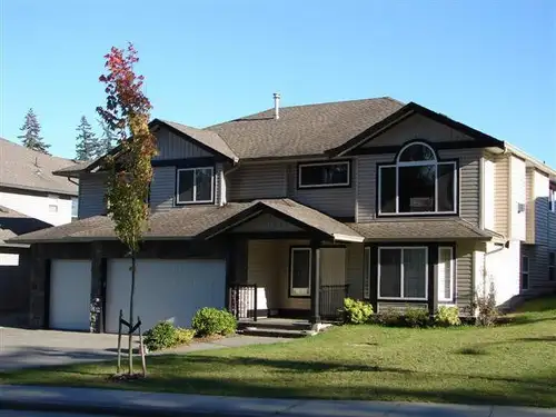 Large, bright 1 bedroom lower level suite situated in an Executive home in Maple Ridge. 240 th. area...