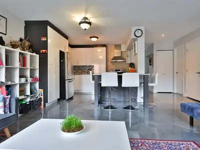 Stunning 5½ with 2 bedrooms and 1 parking space!!!