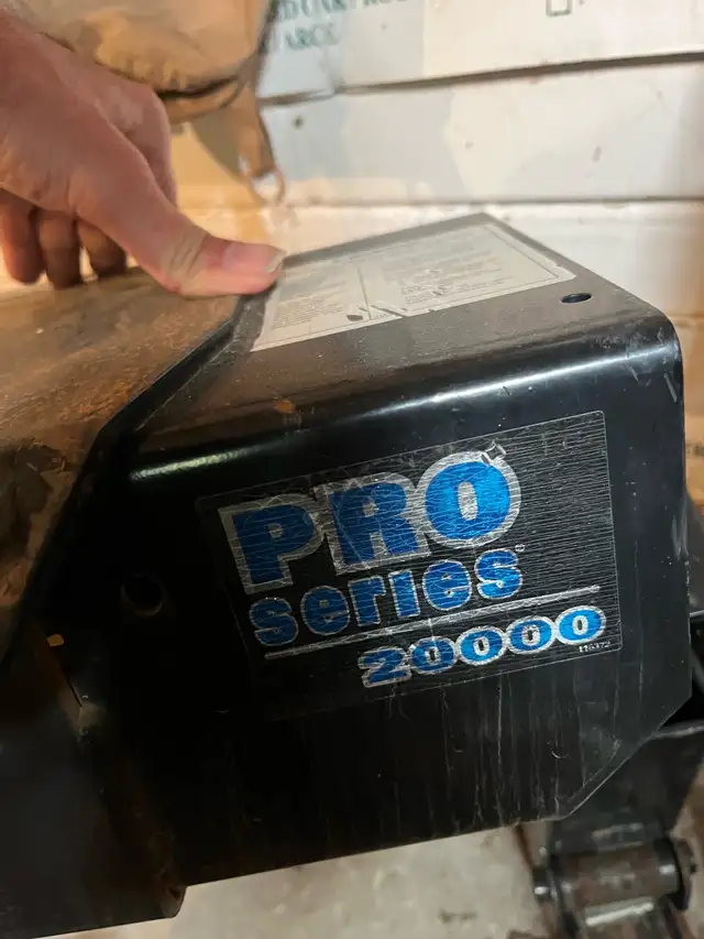Pro Series 20000 Fifth Wheel Hitch in RV & Camper Parts & Accessories in Saskatoon - Image 3