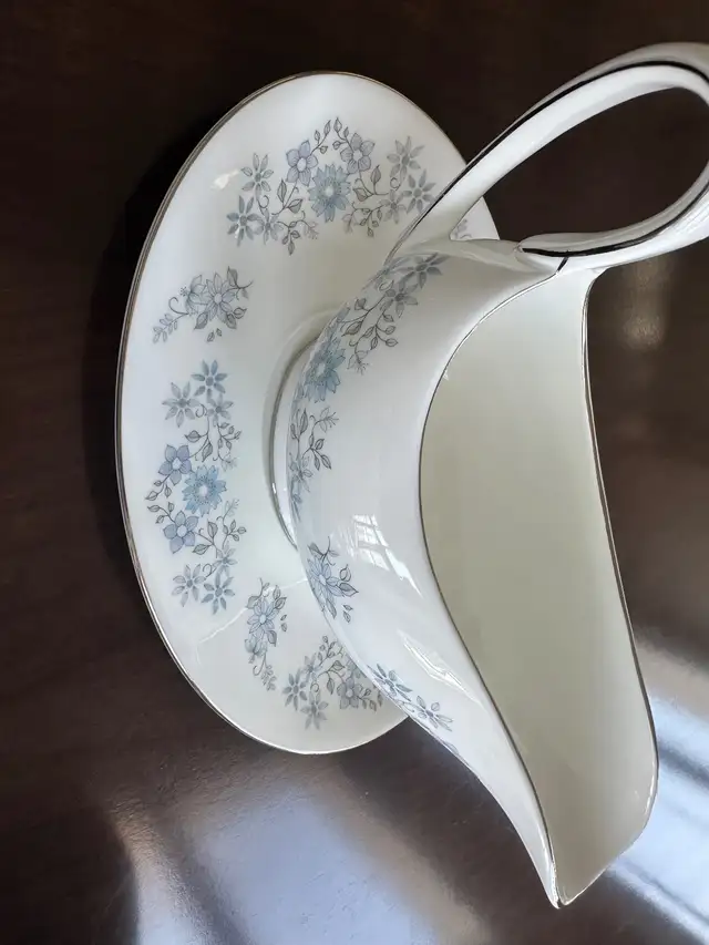 Vintage Coalport Milady Bone China Dinnerware in Kitchen & Dining Wares in Peterborough - Image 7