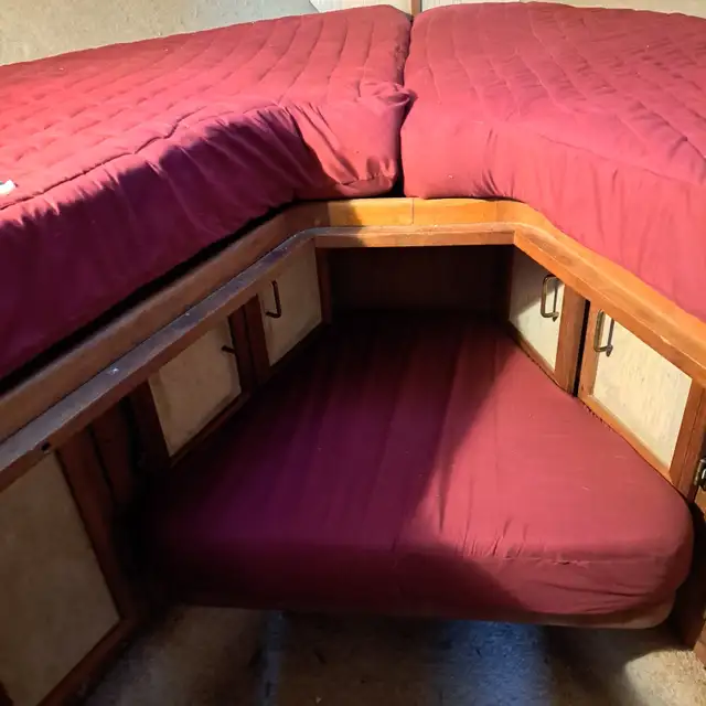 Carver 3207 Motor Yacht say goodbye to the woods in Powerboats & Motorboats in Bridgewater - Image 8