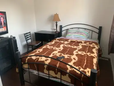 Room fully furnished for $750/ month + $100 deposit. Month to month, no contract. Cable TV, Shared K...