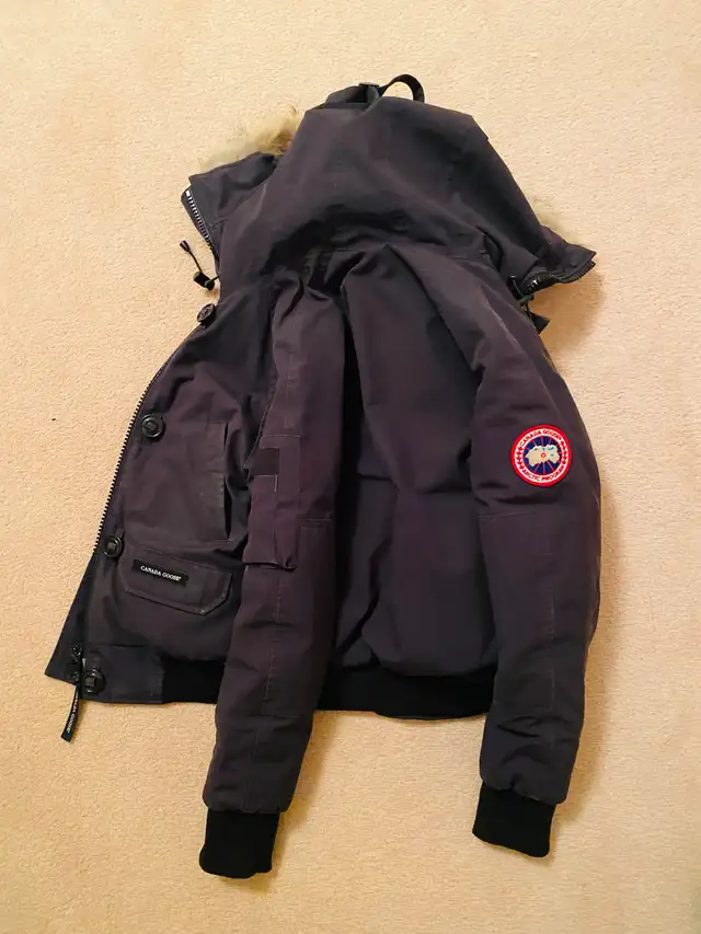 Canada Goose XXS Bomber in Women's - Tops & Outerwear in City of Toronto - Image 5