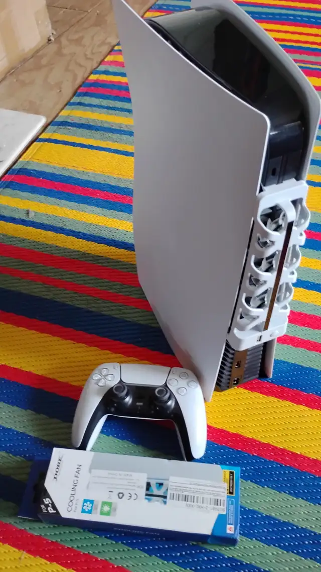 Playstation 5 with controller and cooling station in Sony Playstation 5 in Charlottetown - Image 3