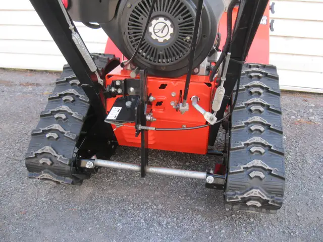 Souffleuse *CHENILLES* ARIENS HYDRO PRO 28  Snowblower Souffleur in Snowblowers in Laval / North Shore - Image 11