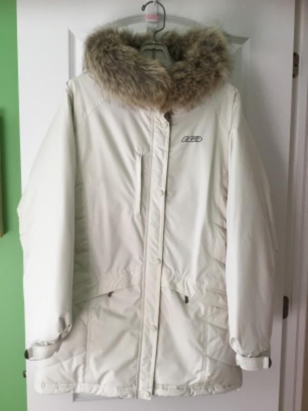 Manteau pour femmes Louis Garneau dans Femmes - Hauts et vêtements d'extérieur  à Laval/Rive Nord