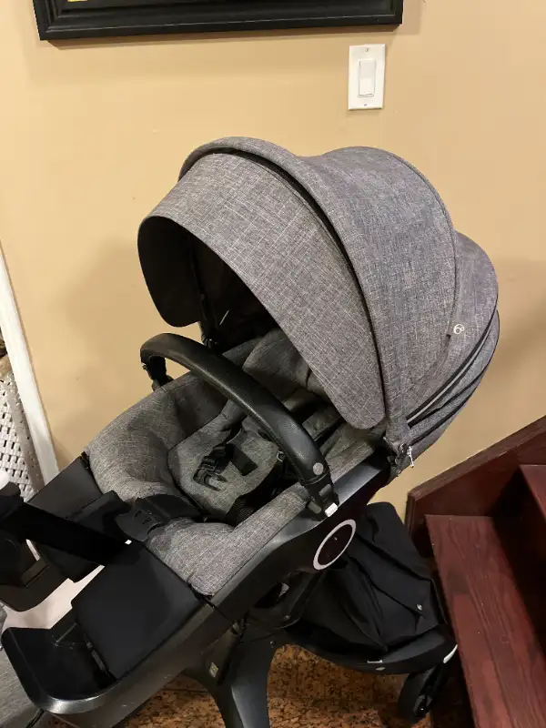 Stokke stroller V6 with bassinet . (car seat extra cash) in Strollers, Carriers & Car Seats in Markham / York Region - Image 9