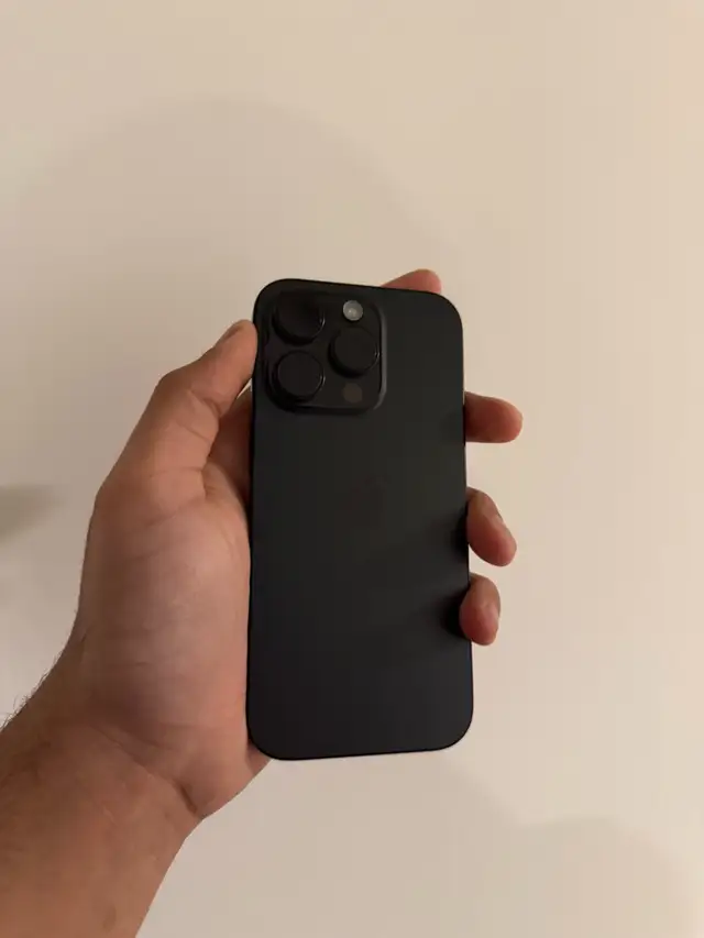 iPhone 16 pro 256GB in Cell Phones in Mississauga / Peel Region - Image 4