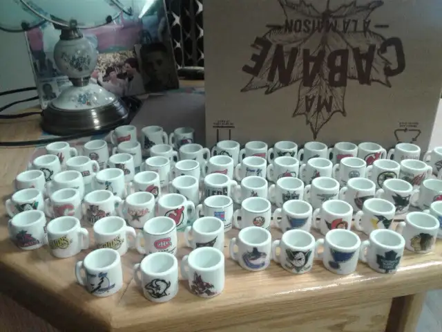 Miniature NHL Mugs. (Collection).63848997347585120