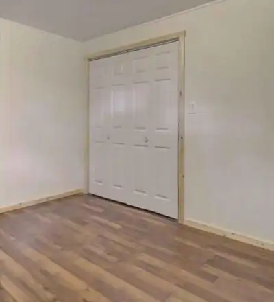 1 Bed 1 Bath Apartment ( separate entrance) Everything included ( Laundry, Heat, Water, electricity,...