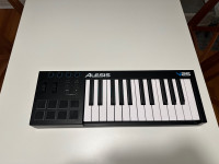 Alesis V25 Piano Keyboard
