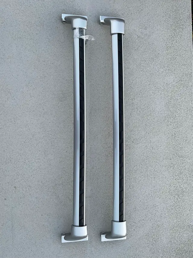 Barres transversales de toit  pour Nissan Pathfinder 2023 et in Other Parts & Accessories in Rimouski / Bas-St-Laurent - Image 2