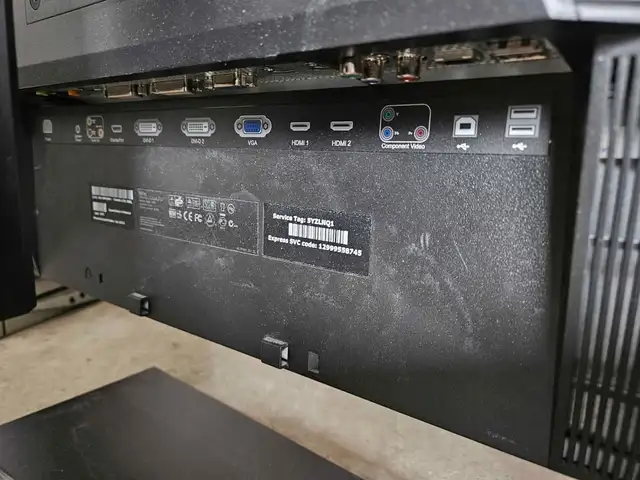 Dell Ultrasharp U3011 30" Adobe RGB sRGB IPS LCD Monitor (AS-IS) in Monitors in Markham / York Region - Image 4