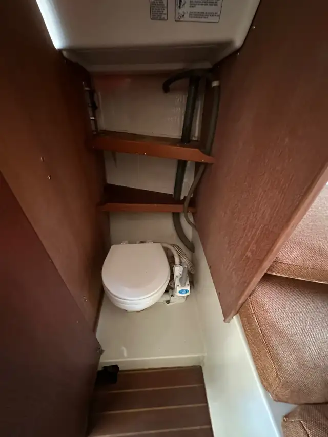 Electric 1981 MIRAGE 27 (Perry) Sailboat & Trailer in Sailboats in Leamington - Image 7