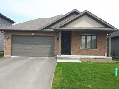 I am offering a clean and well-maintained room in this beautiful, modern home, perfect for one worki...