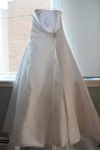 Robe De Mariée taille 8 (faites une offre)