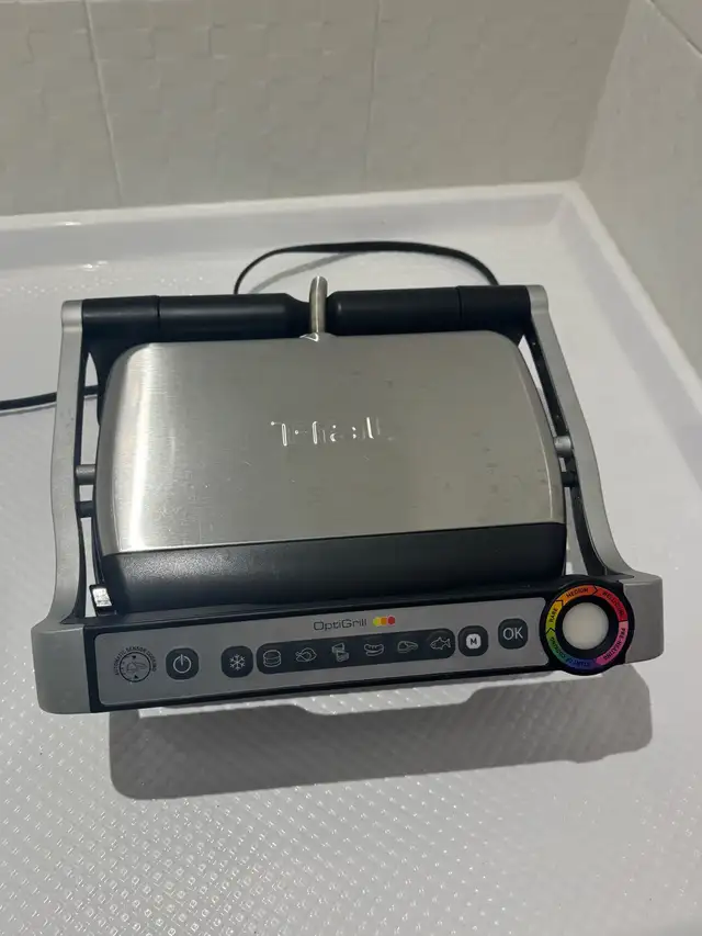 Tefal OptiGrill in Toasters & Toaster Ovens in Markham / York Region - Image 2