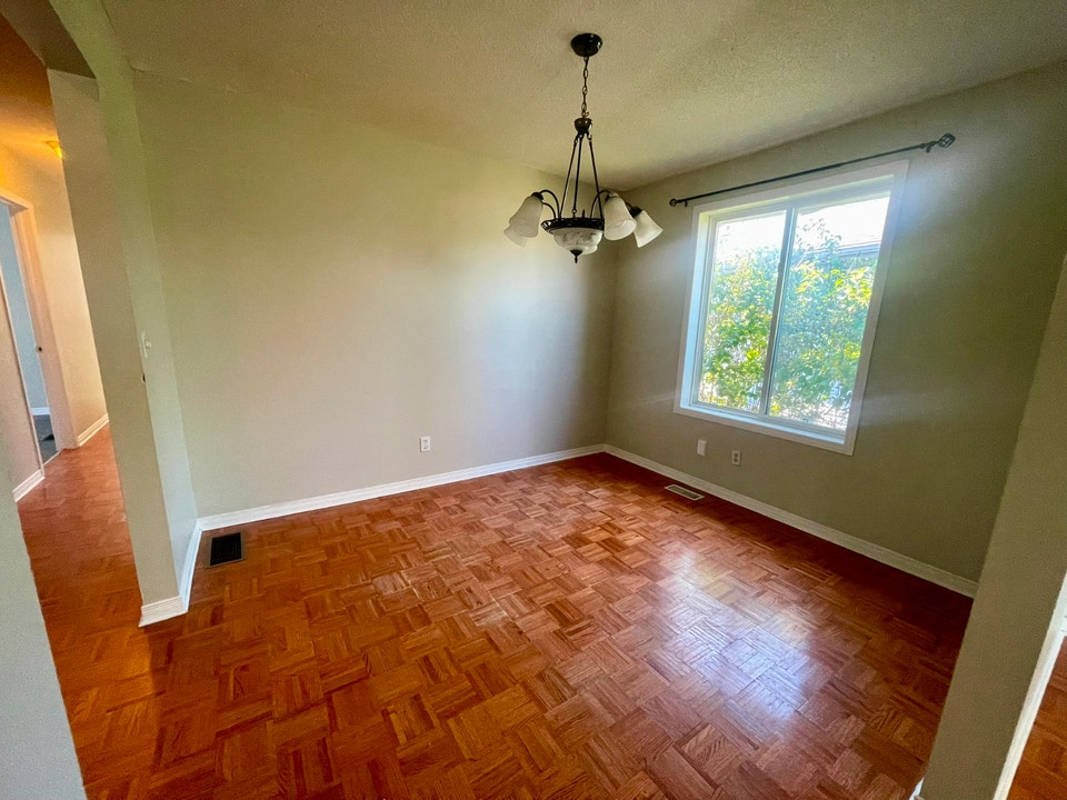 5 Bedroom Home in Belleville $1950+++ 3