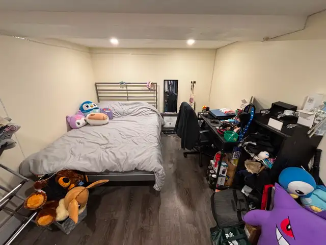 Furnished student room in quiet house for rent downtown Toronto