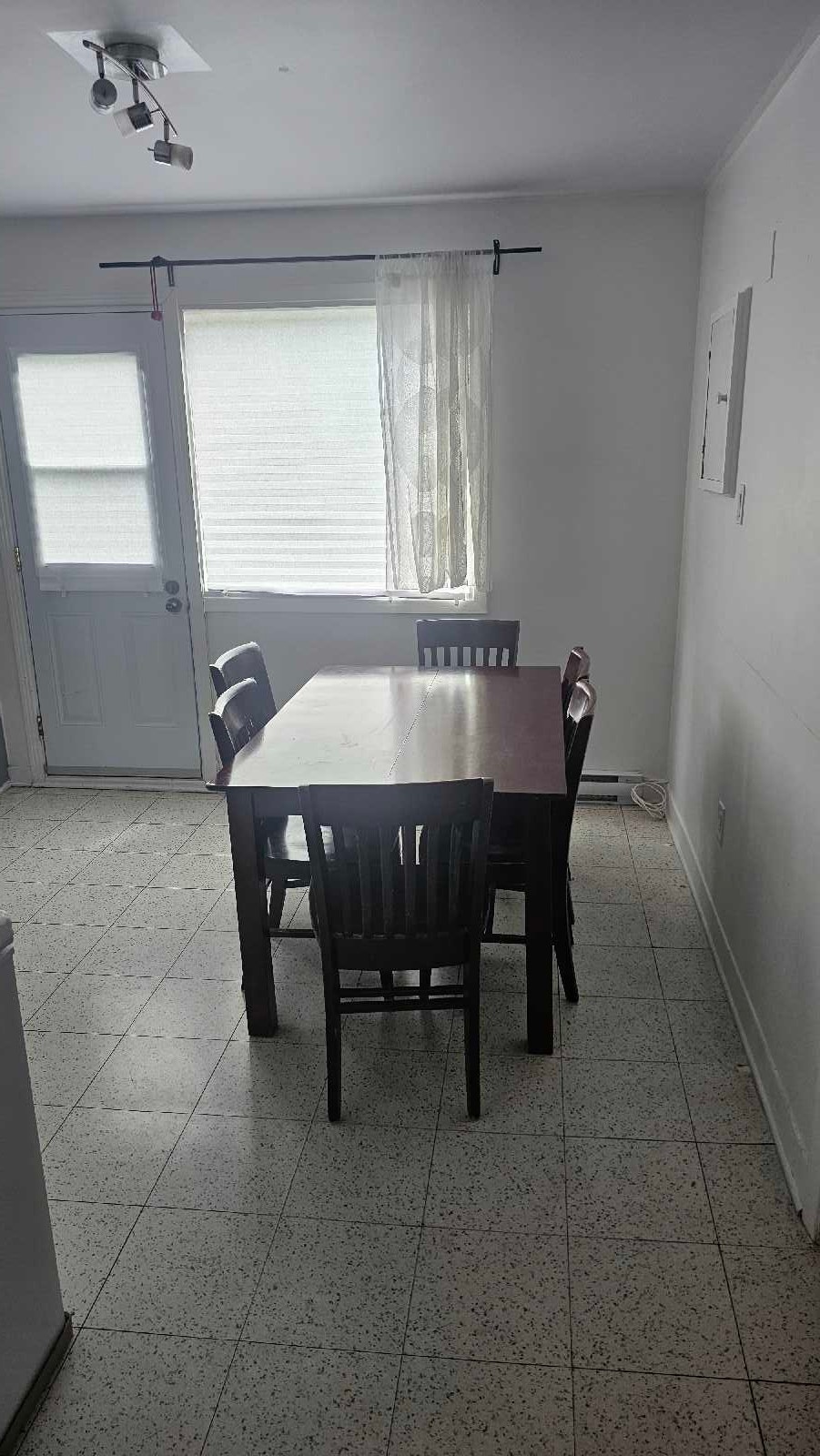 2 Chambre à louer – Étudiante, Travailleurse — photo 3