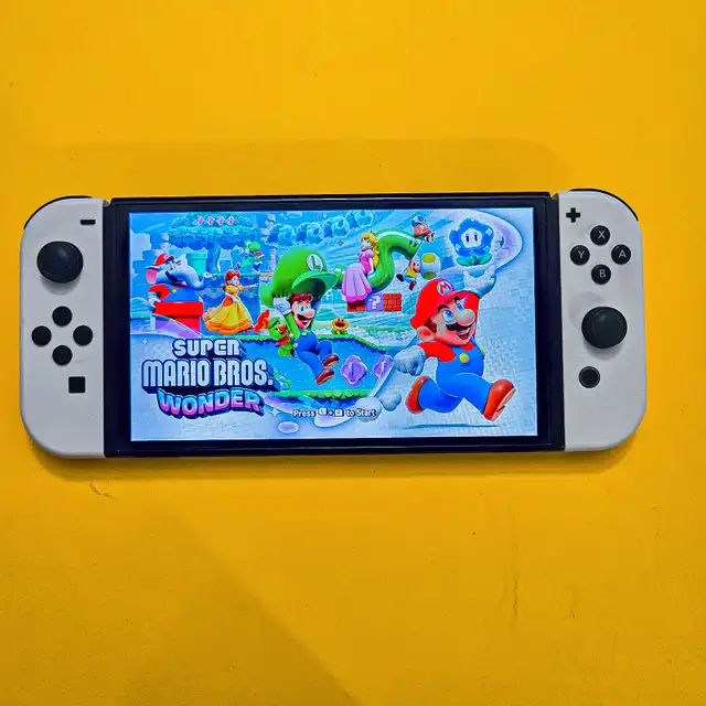Nintendo Switch OLED White + Box in Nintendo Switch in Edmonton - Image 5