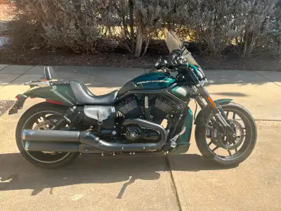 2013 VRSCDX Night Rod Special (V-rod). 11000 km, Vance Hines pipes, saddle bags, luggage rack, winds...